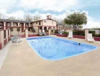 Super 8 By Wyndham Mt Pleasant Motel Mount Pleasant Dış mekan fotoğraf